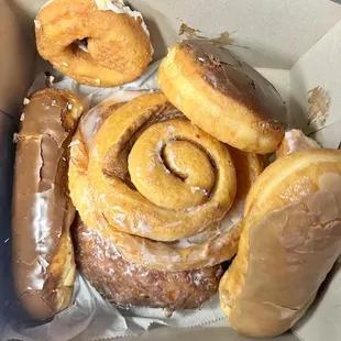Cinnamon roll, chocolate bar, maple bar, apple fritter, chocolate crème filled.