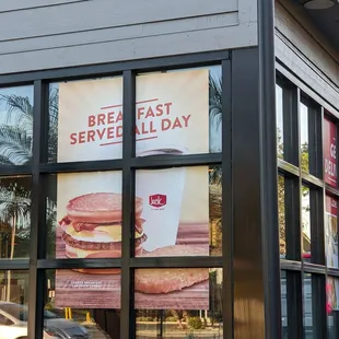 April 2022 - Nice! Breakfast served all day.