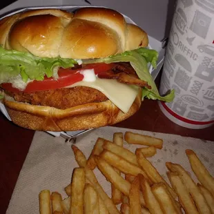 Homestyle ranch Chicken Club combo its really good everything was fresh I'm satisfied