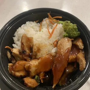 Teriyaki garbage bowl. Looks like sht don't order from here.  Sorry but I'm not satisfied.  Dry and old. Waste of my $$