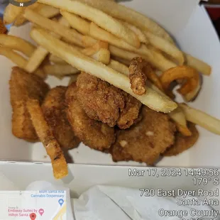 food, chicken wings and fried chicken
