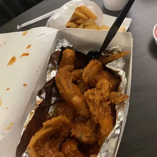 a tray of fried chicken