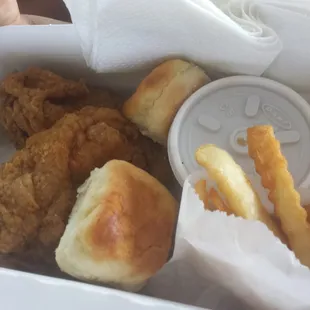 food, fried chicken wings, poultry, bbq wings, chicken wings, fried chicken, bbq chicken, chicken wings and fried chicken, chicken