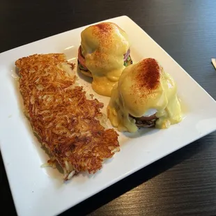 California Benedict with Canadian bacon and hash browns