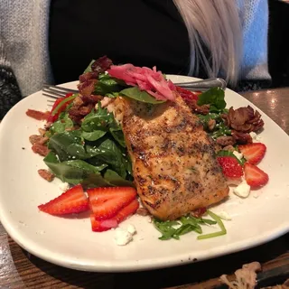 Grilled Salmon Spinach Salad