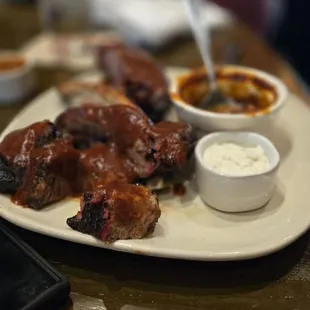 This is Kansas City sampler, this olate is  Beef ribs, burnt ends, and sausage, coleslaw and beans, the horseradish sauce is like another