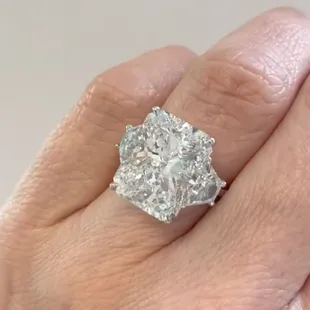 Selecting only the best and most beautiful diamonds.