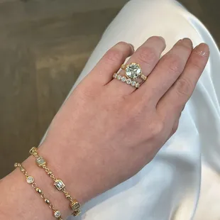 Fashionable yellow gold jewelry with vintage diamonds and a modern flair.