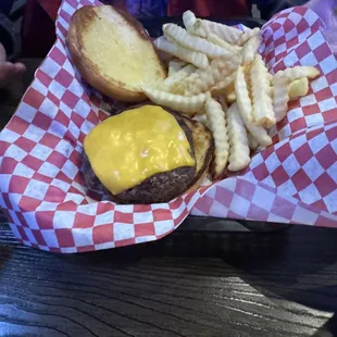 Kids Cheeseburger