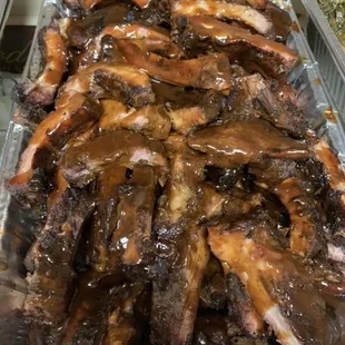 a tray of ribs