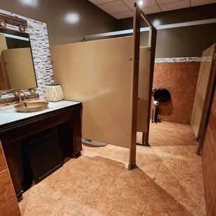 Women&apos;s Restroom