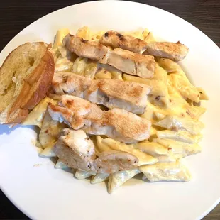 Cromley Mac n cheese with chicken