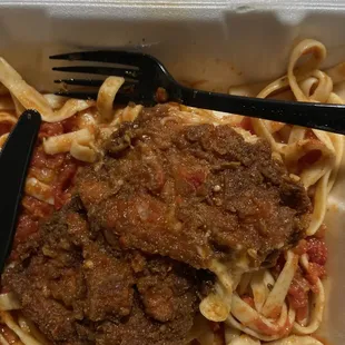 a plate of spaghetti and meatballs