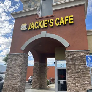 Open from 7 am to 2 pm daily