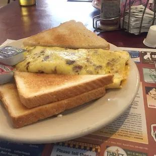 Omelette with toast