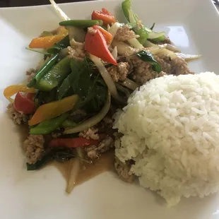 Grapao with minced pork and Thai basil and bell peppers n onions so good! Very fresh