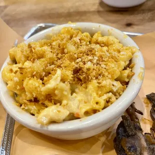 Queso mac and cheese