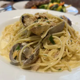 Spaghetti and Clams with white sauce