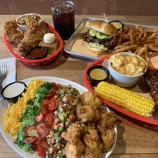 food, chicken wings and fried chicken