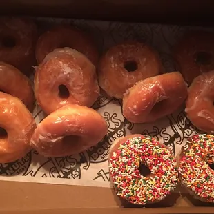 Glazed yeast and some sprinkles for my daughter. Very tasty!