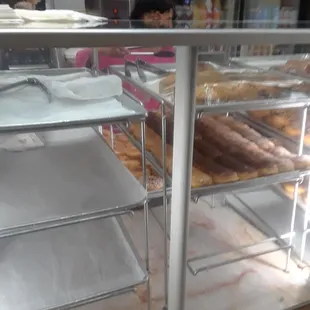 They are opened from 4 a.m. till 10 p.m. Monday through Friday or Saturday. Sunday&apos;s closed. Buy your donuts here. Cream filling are great.