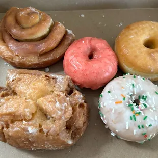 Cinnamon roll, regular glazed, buttermilk bar