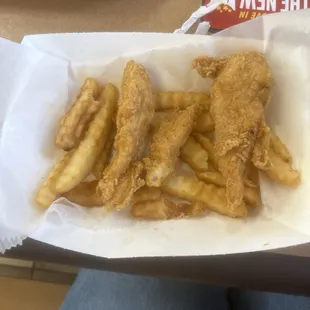 this is my #7  3 piece chicken strip meal, this is just sad honestly and i wasn't the only one in the store who got ripped off,