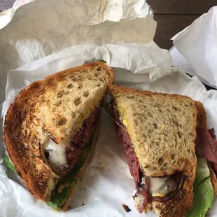 J2 - Pastrami sandwich (lettuce, tomatoes, and mustard on toasted Rye bread)