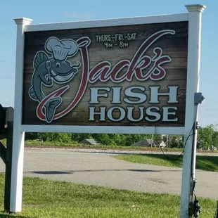 a sign for jack&apos;s fish house