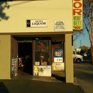 the outside of a liquor store