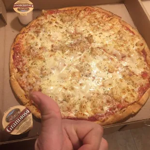 Pineapple and onion with two sides of garlic butter to dip the crust.