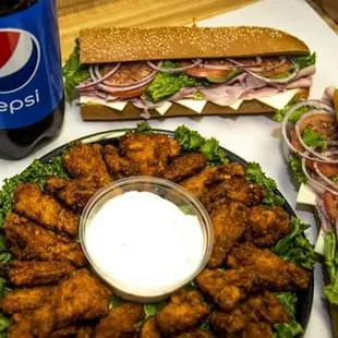 food, chicken wings and fried chicken