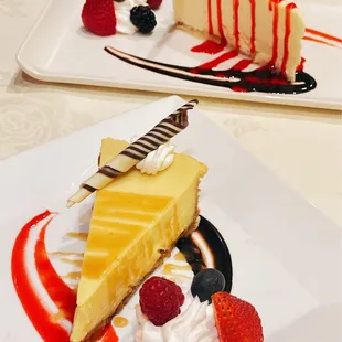 Key lime pie &amp; Junior&apos;s NY cheesecake