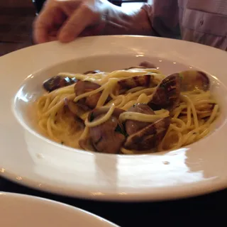 SPAGHETTI AND CLAMS