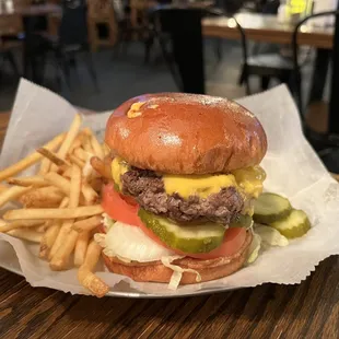 1/2 pound Cheeseburger