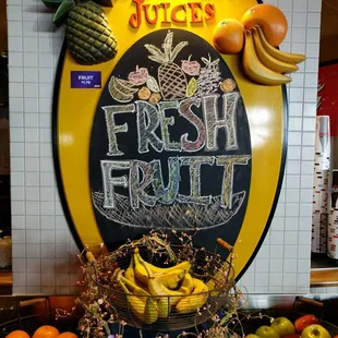 a sign for fresh fruit