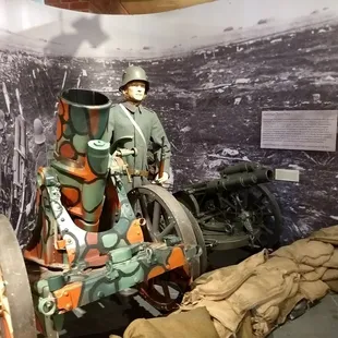 WW1 German soldier and mortar