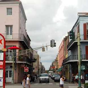 a busy street in new orleans