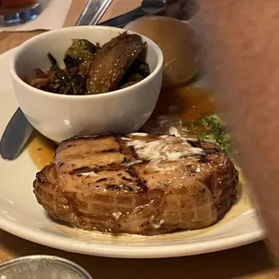 Amazing food, atmosphere and perforce on service. Don't pass this place-up if your near and the meal under $50