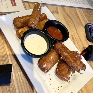 food, chicken wings and fried chicken