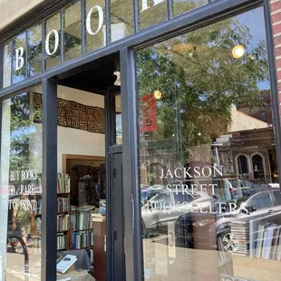 Entrance, does not give a hint to the massive interior stuffed with towering bookshelves