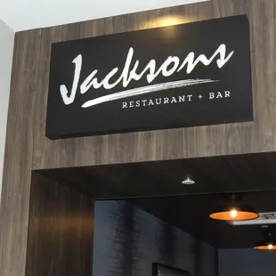 Hotel Entrance to Jacksons