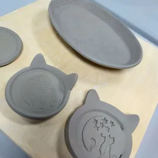 These cutie pie kitty dishes are just adorable