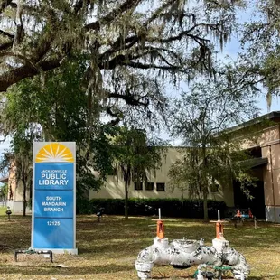 (*‿*) / ﾟﾟ*:｡ Just grabbing a few new hardbacks on this beautiful afternoon. Wishing you a fabYOUlous Taco Tuesday!