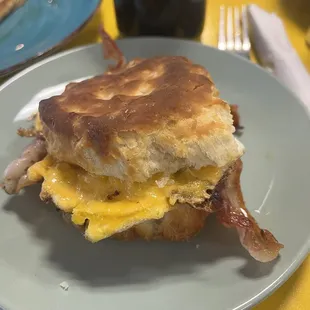 Breakfast sandwich