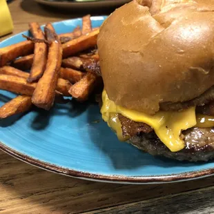 Bacon cheeseburger
