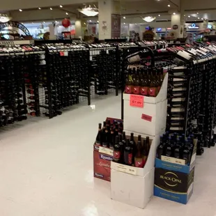 This is a super store! When I remarked how nice it was, one of the employees said it's the biggest in Kansas! AWESOME!!