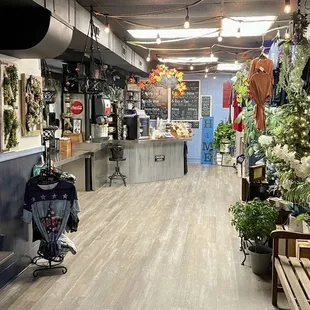 Enter, turn right, and place your order at the counter at the end of this hall.