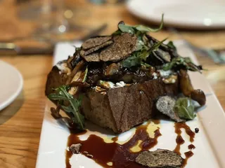 Q Restaurant & Bar