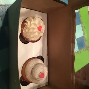 Vanilla cupcakes. One Oreo icing and vanilla buttercream